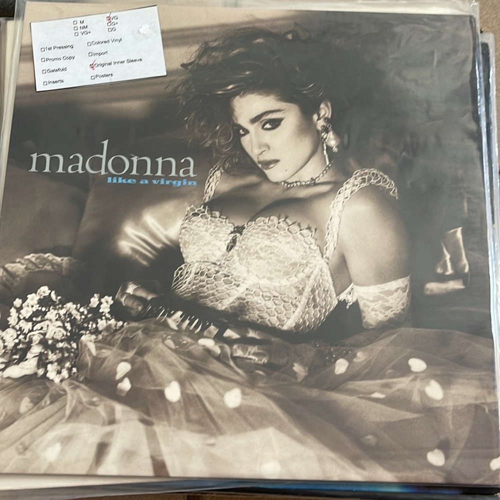 Madonna - Picture 2 of 2